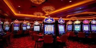 Giao diện nhiều tựa Slot Online tại Sảnh game kuwin789 hiển thị trên màn hình điện thoại